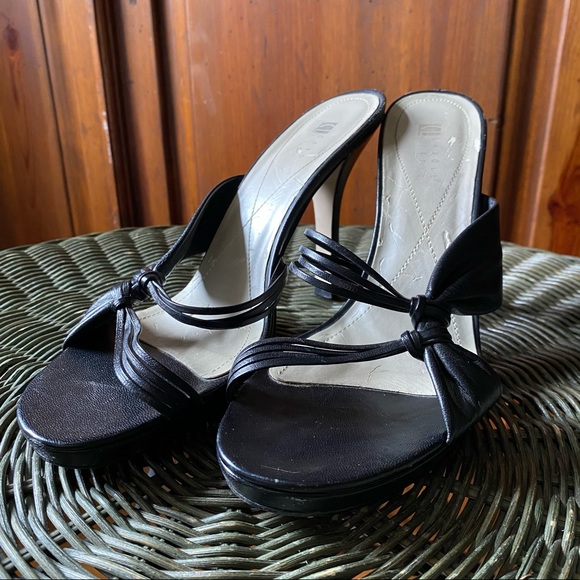 Shoes - Black high heels 👠 9M 🛍🌺 Free in bundle!
